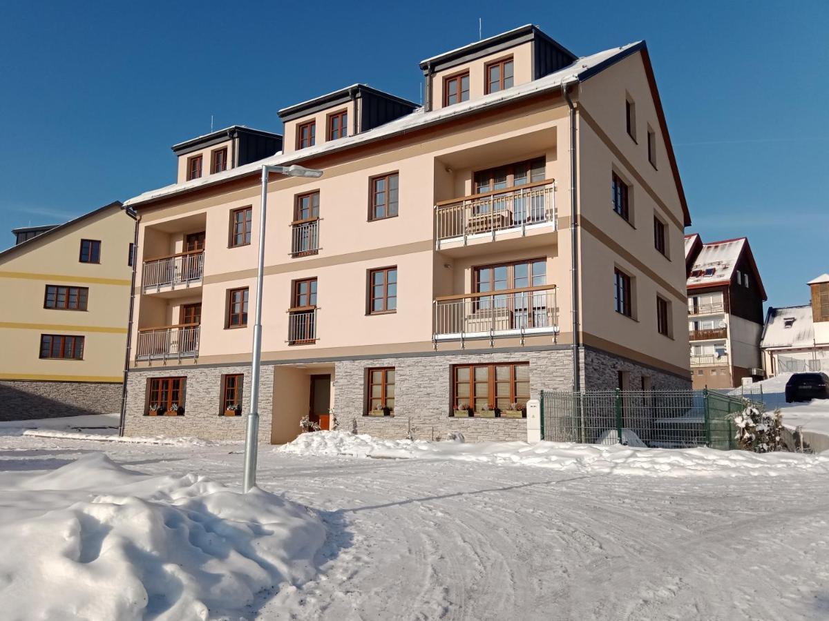 Apartman Hubert Kasperske Hory Exteriör bild